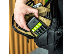 Set Green Cell GC VitalCharger chargeur et piles NiMH 2x AA 2000mAh 2x AAA 800mAh